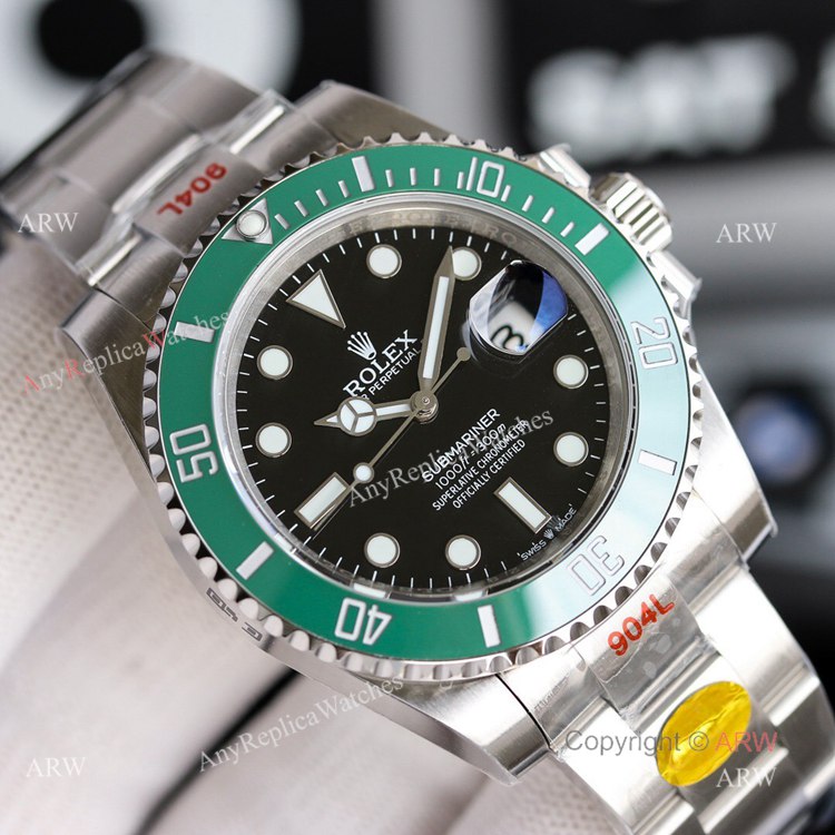 New Noob Replica Rolex Submariner 41mm Green Bezel Replica Watch Oyster Bracelet (2)