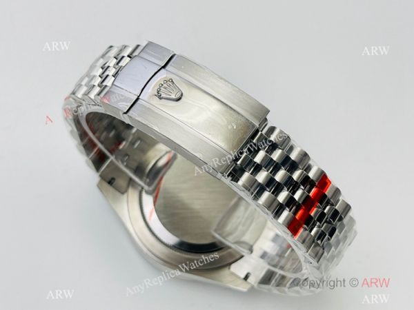 VRF Swiss 9001 Rolex DiW Sky-Dweller World Timer 42 Watch Olive Green Dial New Jubilee Strap AAA Replica (3)